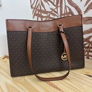 MICHAEL KORS Jet Set Large Signature Logo Tote Bag